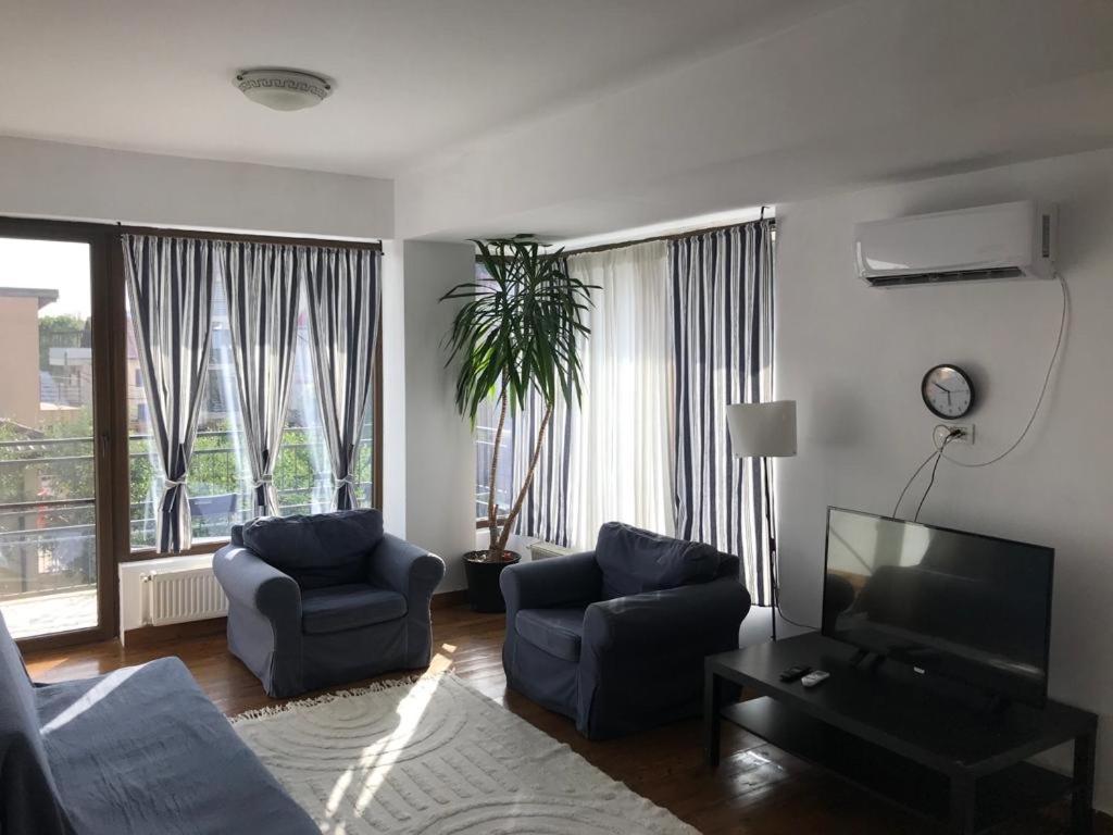 Lovely Apartment In Villa In Бухарест Экстерьер фото